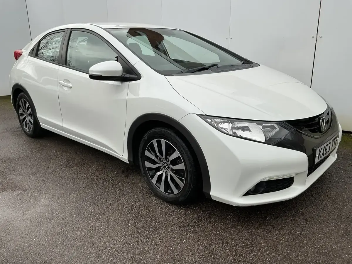 Begagnad Honda Civic ES 120 HK (88 kW) 2013 Vit Halvkombi