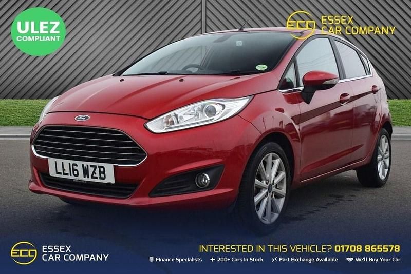 Used Ford Fiesta Titanium 100 HP (73 kW) 2016 Red Hatchback