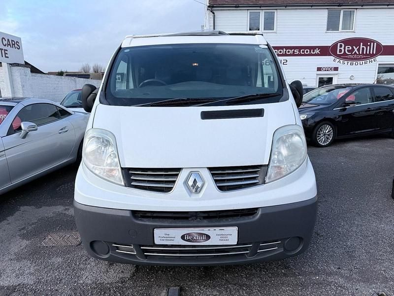 Begagnad Renault Trafic 115 HK (84 kW) 2011 Vit Minibuss