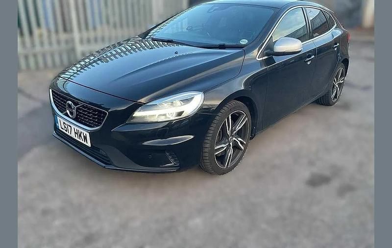 Used Volvo V40 R-Design 123 HP (90 kW) 2017 Black Hatchback