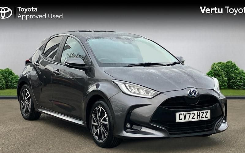Used 2025 Toyota Yaris Hybrid Design Hatchback | £17,005 (Super price) - Image 1/4