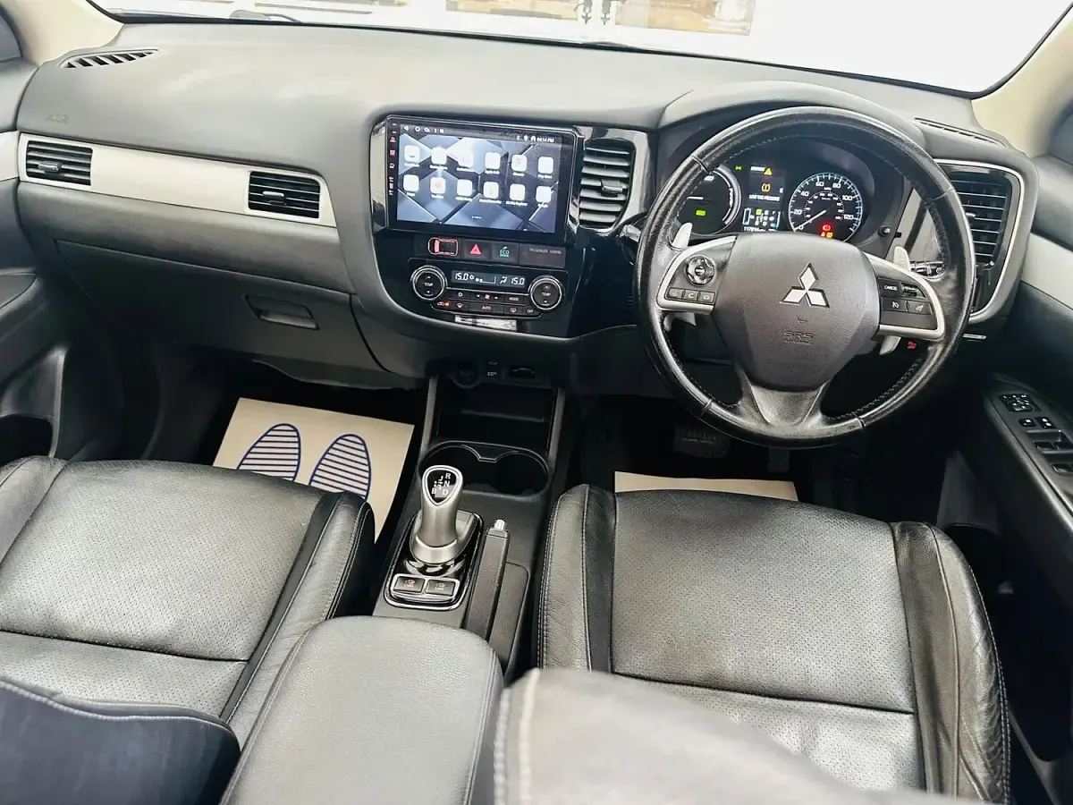 Used Mitsubishi Outlander P-HEV 2014 White Estate