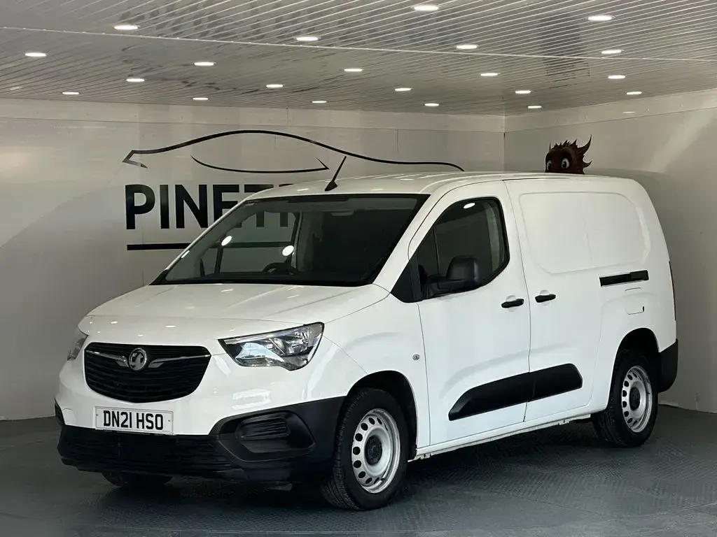 Used Vauxhall Combo 100 HP (73 kW) 2021 White MPV