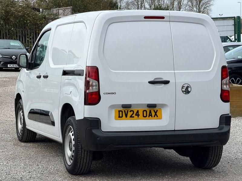 Used Vauxhall Combo S 100 HP (73 kW) 2024 White Van