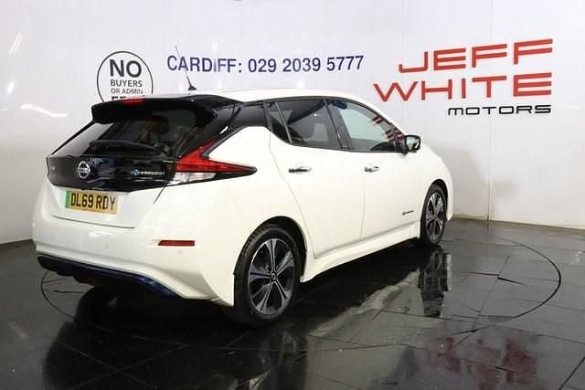 Used Nissan Leaf N-Connecta 110 kW (150 HP) 2019 White Hatchback