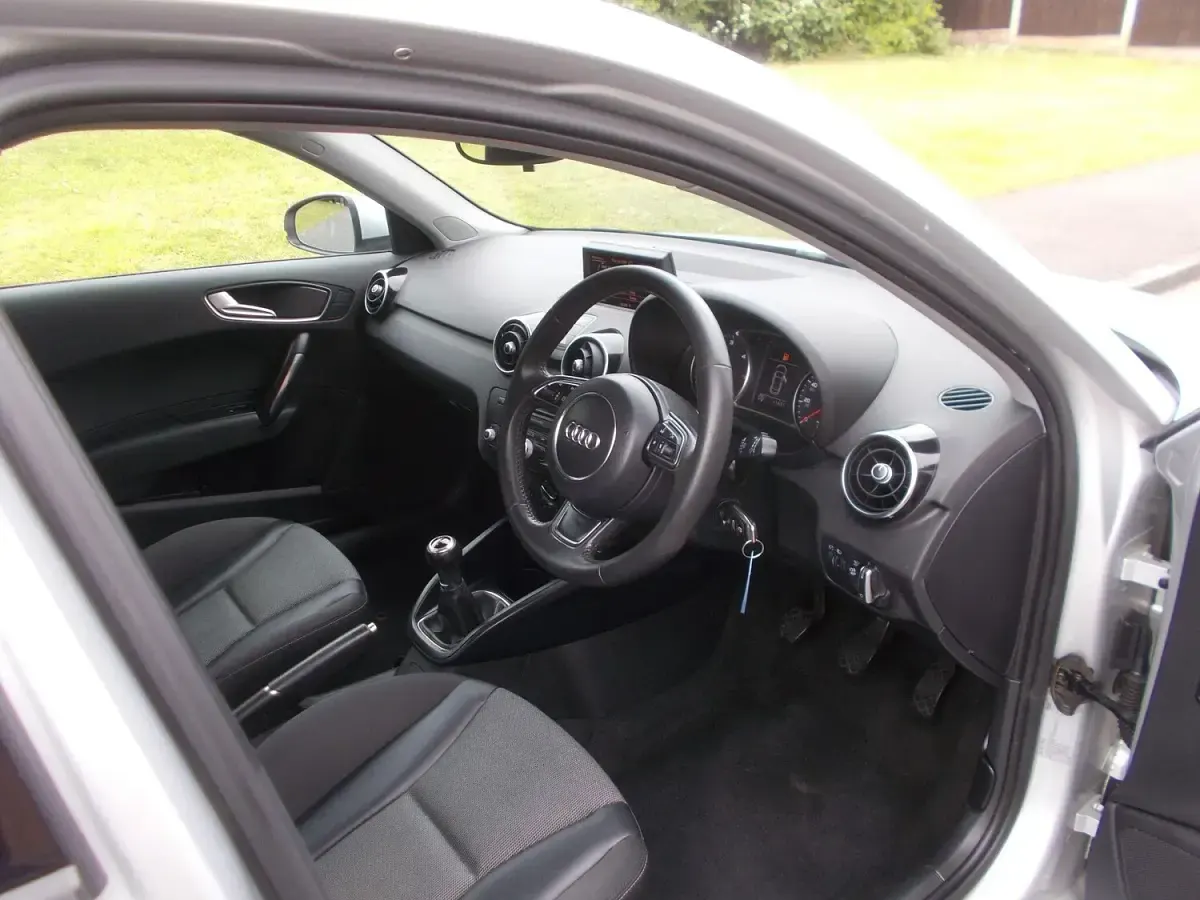 Used Audi A1 Sportback Sport 105 HP (77 kW) 2013 Silver Hatchback