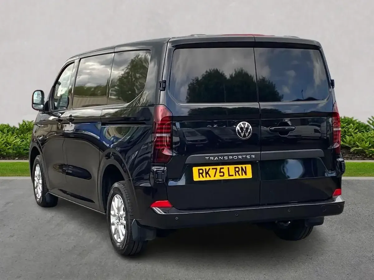 Używany VW Transporter Pro 2025 Czarny Van