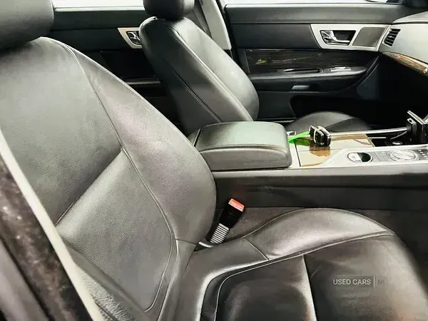 Used Jaguar XF Luxury 200 HP (147 kW) 2015 Grey Sedan