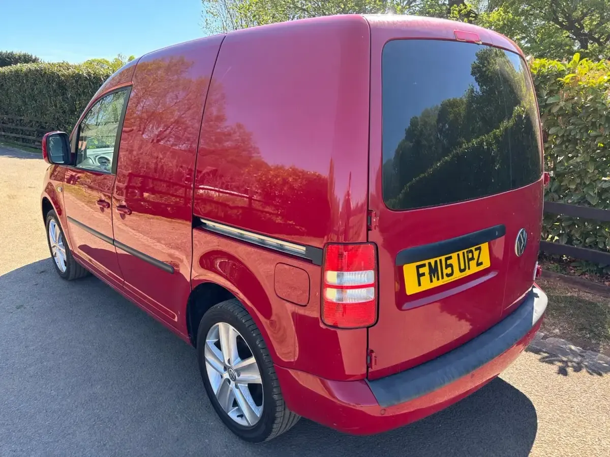 Used VW Caddy Highline 102 HP (75 kW) 2015 Red MPV