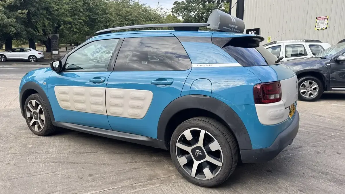 Used Citroën C4 Cactus Flair 108 HP (79 kW) 2018 Blue Hatchback