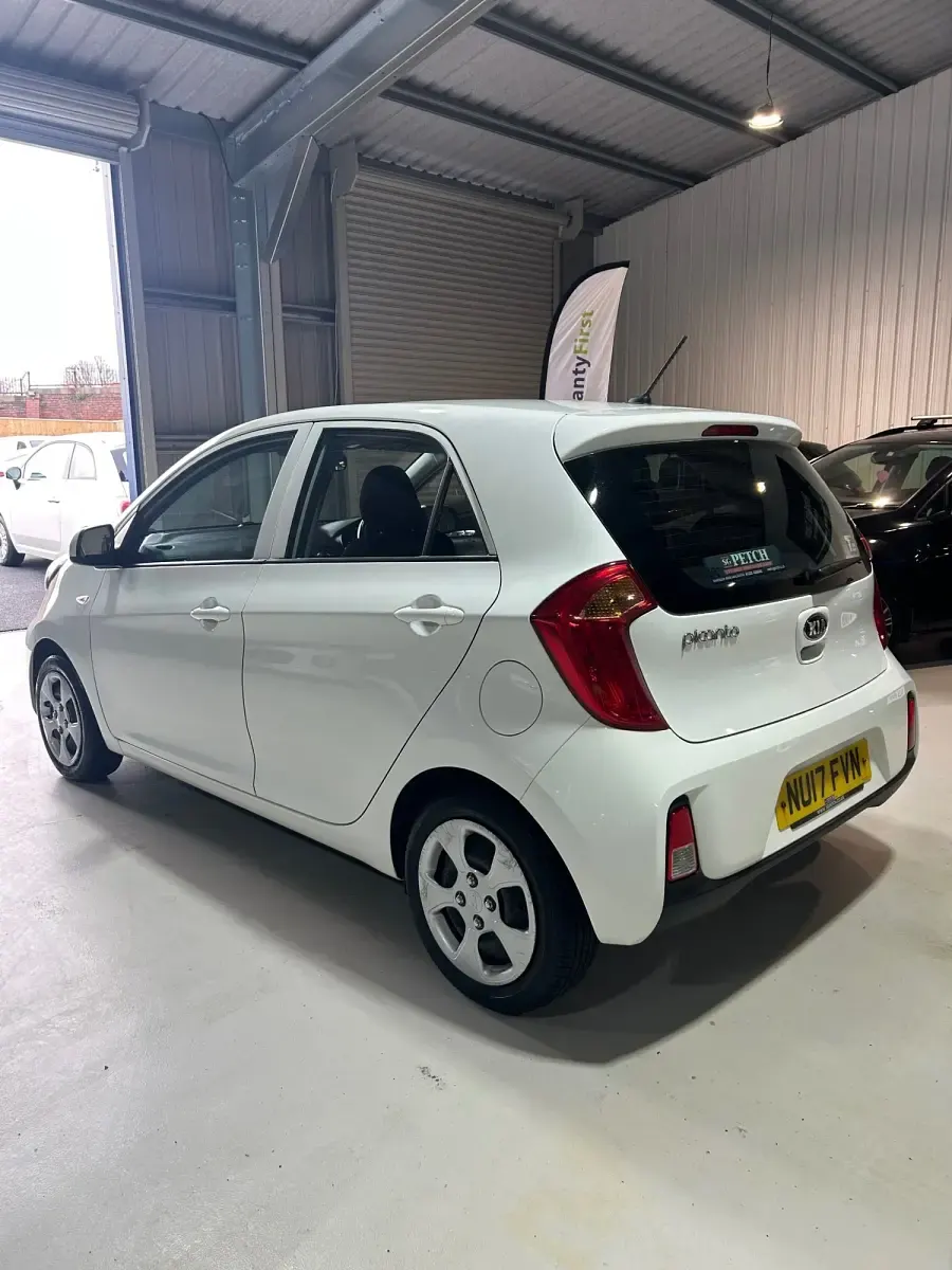 Second-hand Kia Picanto Air 65 CP (47 kW) 2017 Alb Hatchback