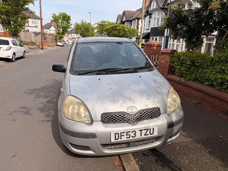 Usado Toyota Yaris T2 2004 Prateado Citadino