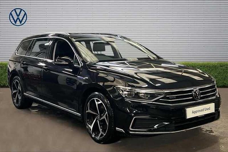Used VW Passat Advance 218 HP (160 kW) 2022 Black Estate