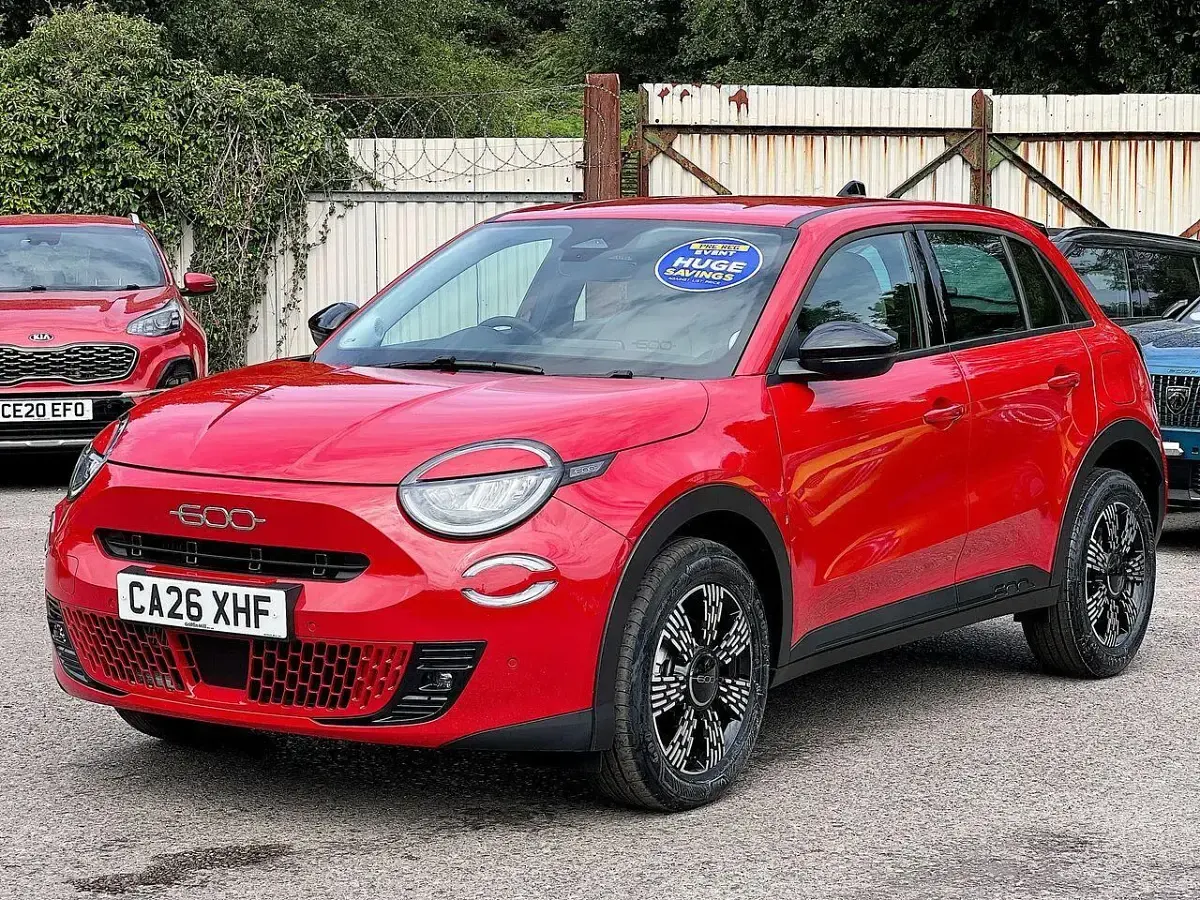 New Fiat 600 Icon 99 HP (72 kW) 2026 Red SUV