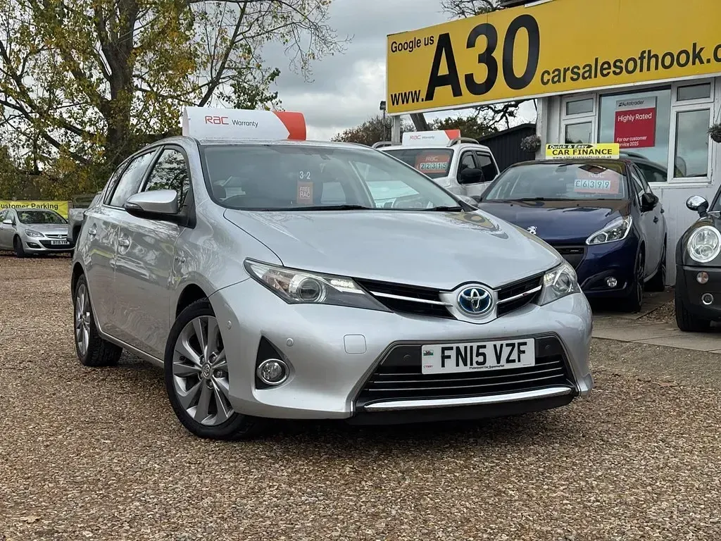Used Toyota Auris Hybrid 136 HP (100 kW) 2015 Silver Estate