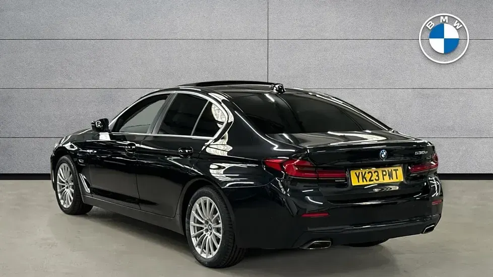 Usado BMW 530e Comfort Edition 288 HP (211 kW) 2023 Preto Sedan