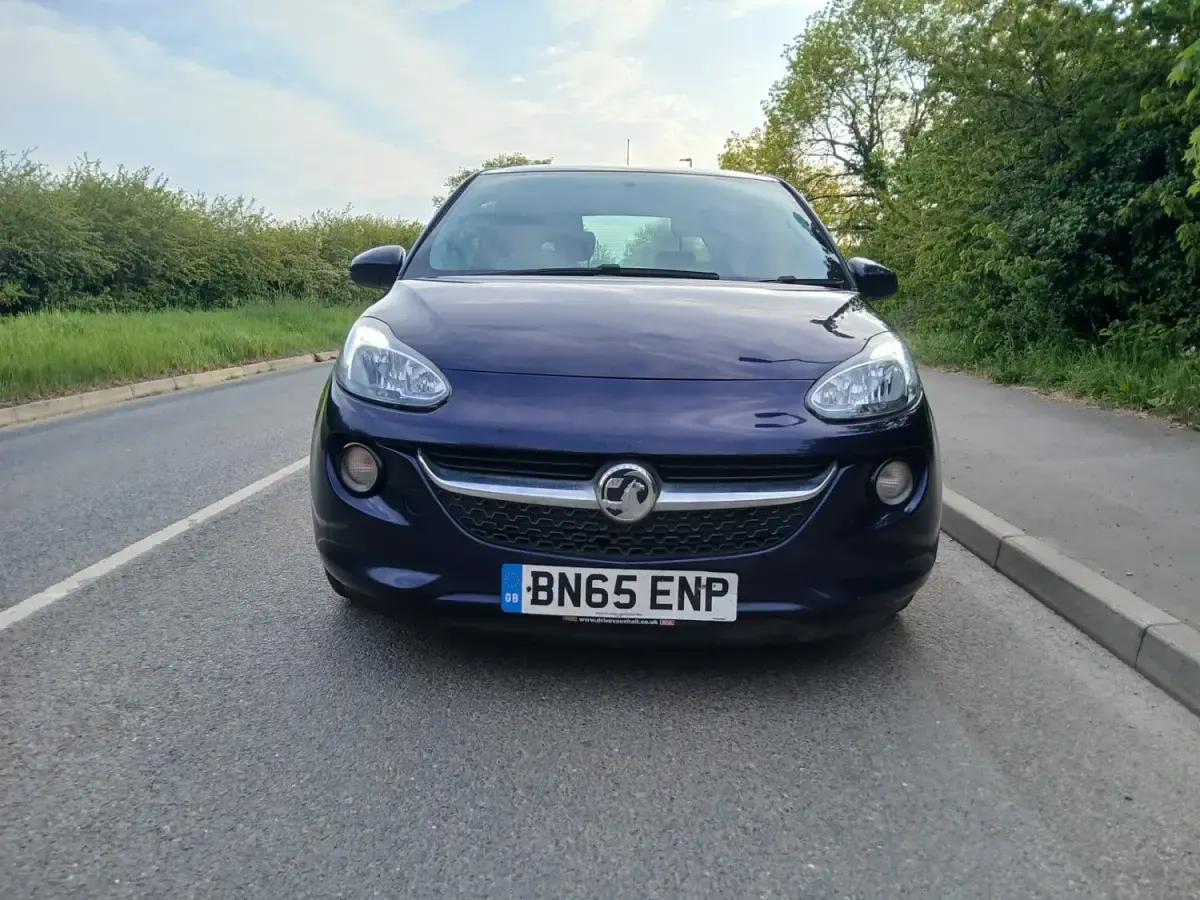 Usado Vauxhall Adam Glam 2015 Azul Utilitario