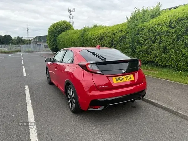 Used Honda Civic SE Plus 142 HP (104 kW) 2016 Red Hatchback