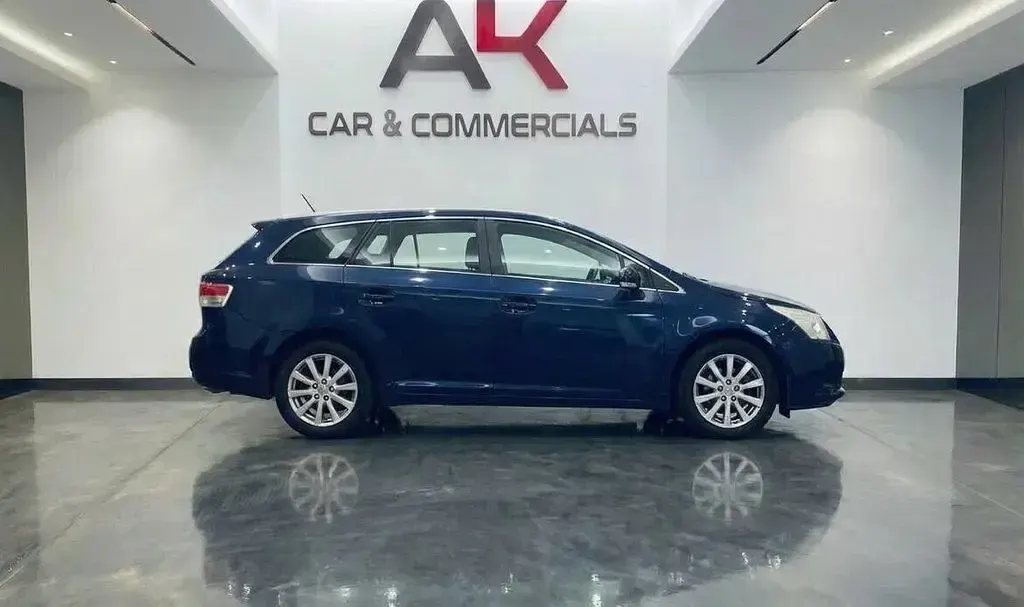 Used Toyota Avensis 130 HP (95 kW) 2009 Blue Estate