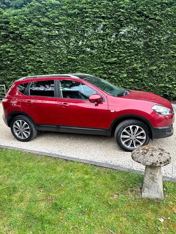 Used Nissan Qashqai Tekna 110 HP (80 kW) 2012 Red SUV