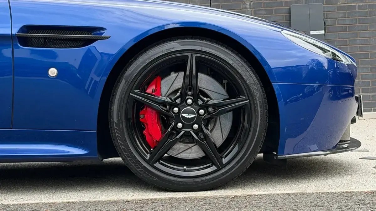 Usado Aston Martin Vantage 430 CV (316 kW) 2018 Azul Coupe