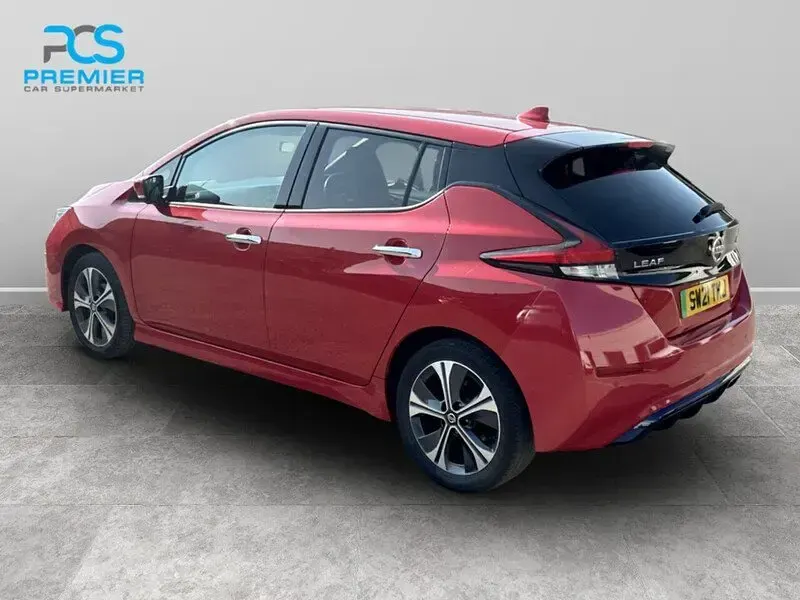 Used Nissan Leaf N-Connecta 110 kW (150 HP) 2021 Red Hatchback