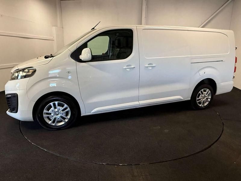 Used Vauxhall Vivaro Sportive 100 HP (73 kW) 2019 White MPV