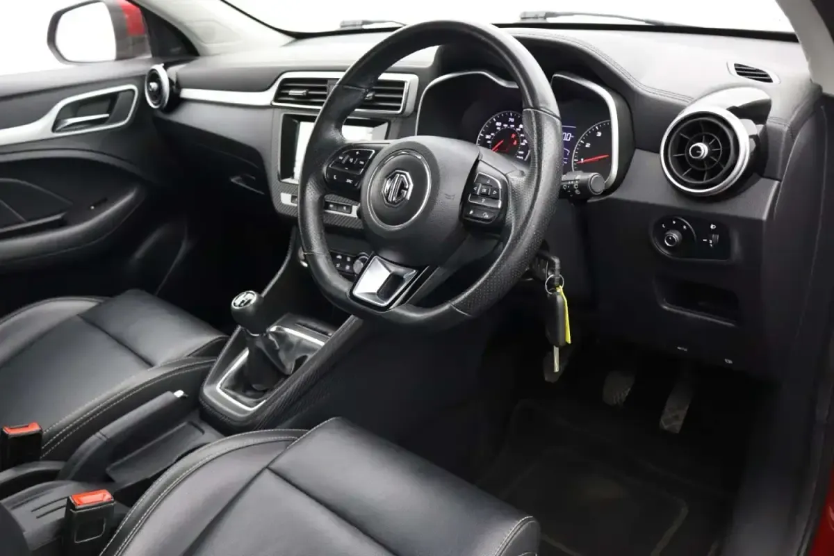 Usado MG ZS Exclusive 106 CV (77 kW) 2018 Rojo Utilitario