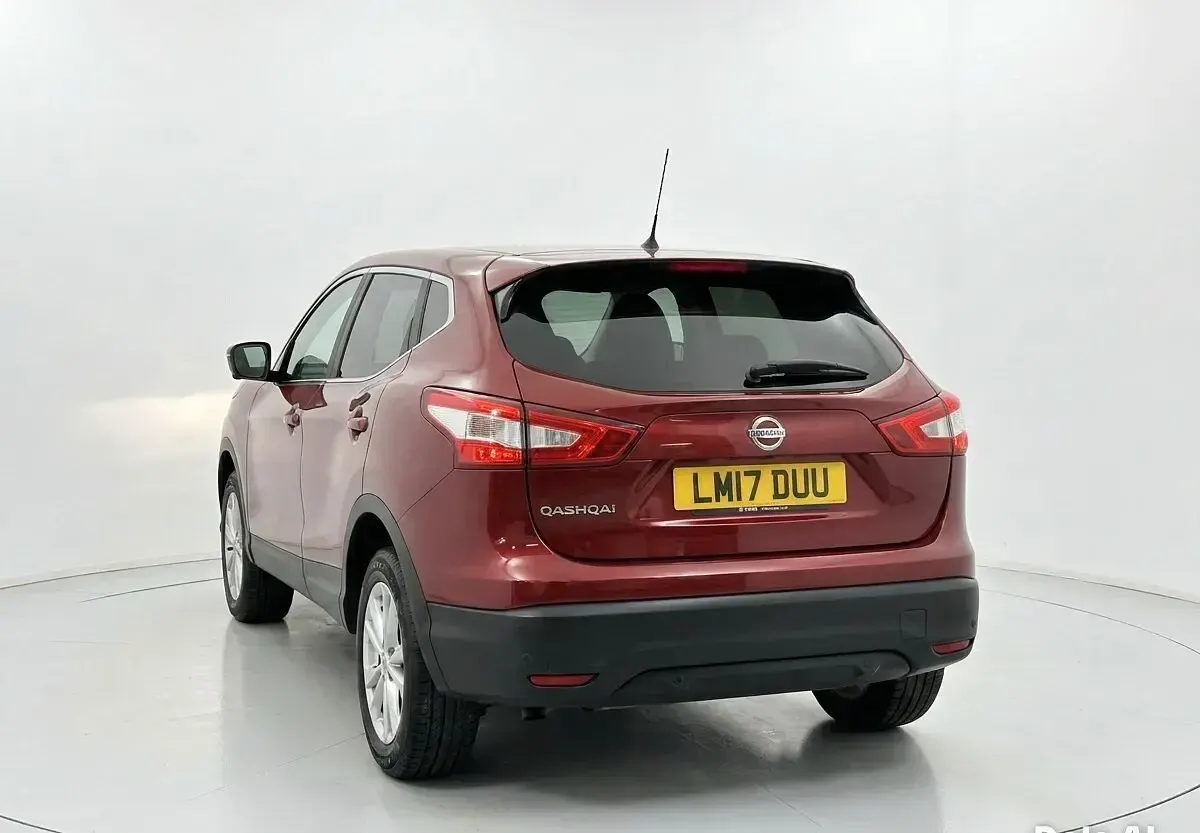 Used Nissan Qashqai N-Connecta 115 HP (84 kW) 2017 Red SUV