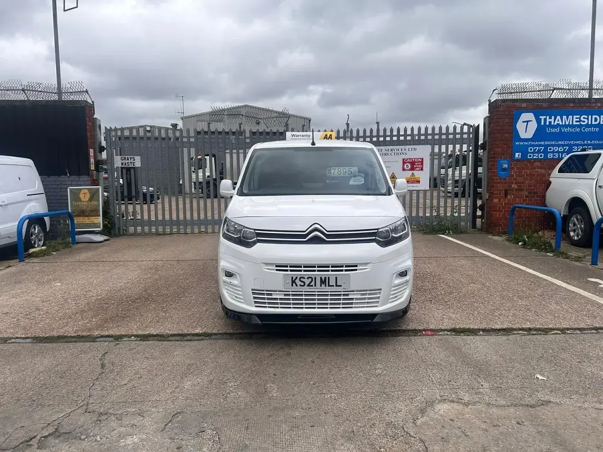 Used Citroën Berlingo 100 HP (73 kW) 2021 White MPV