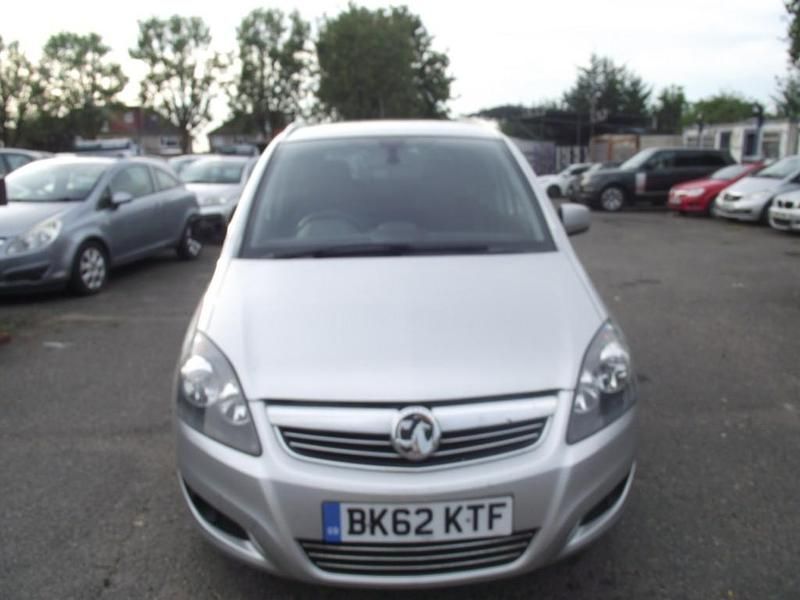 Used Vauxhall Zafira Design Edition 123 HP (90 kW) 2012 Silver MPV