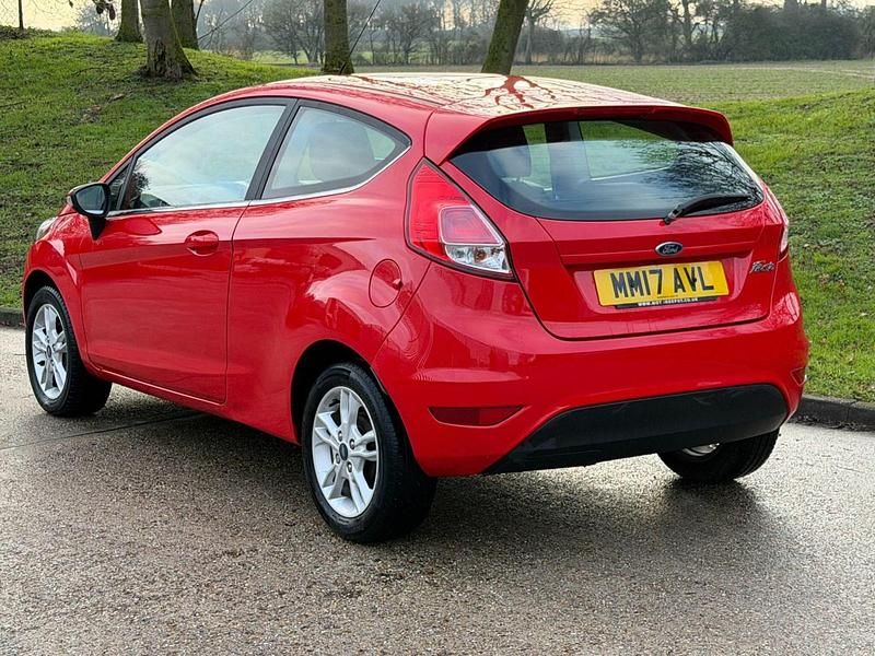 Used Ford Fiesta Zetec 82 HP (60 kW) 2017 Red Hatchback
