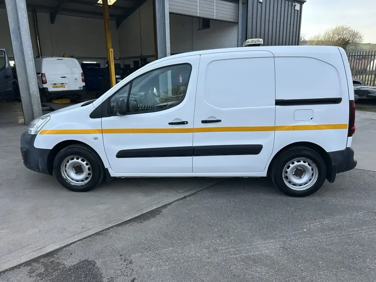 Used Peugeot Partner 2018 White