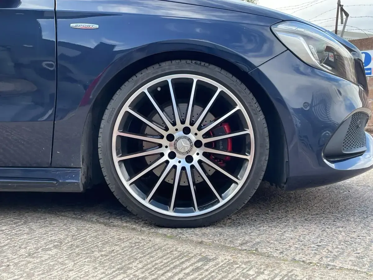 Usado Mercedes A250 Premium 218 HP (160 kW) 2016 Azul Citadino