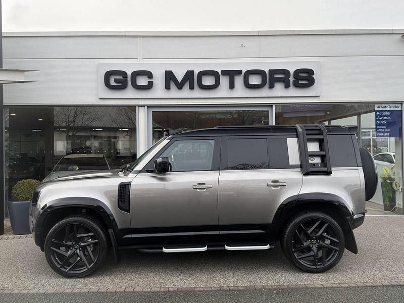 Used Land Rover Defender HSE Dynamic 300 HP (220 kW) 2023 Silver Estate