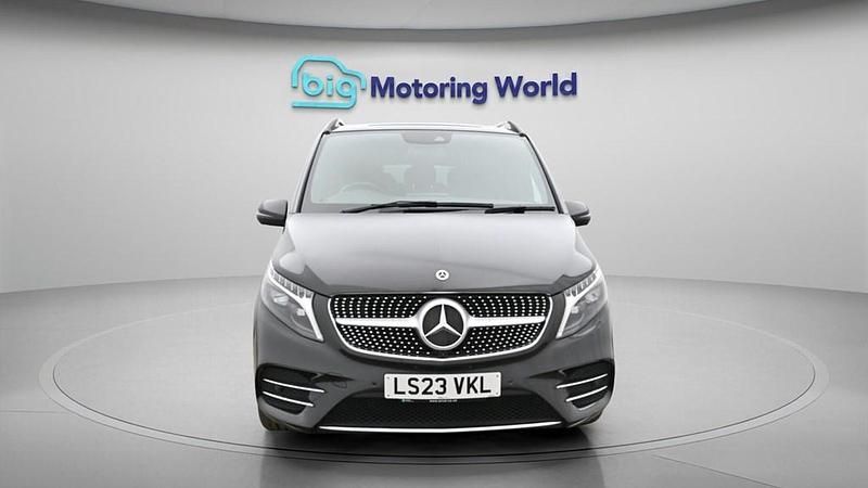 Used Mercedes V300 AMG line 237 HP (174 kW) 2023 Grey MPV