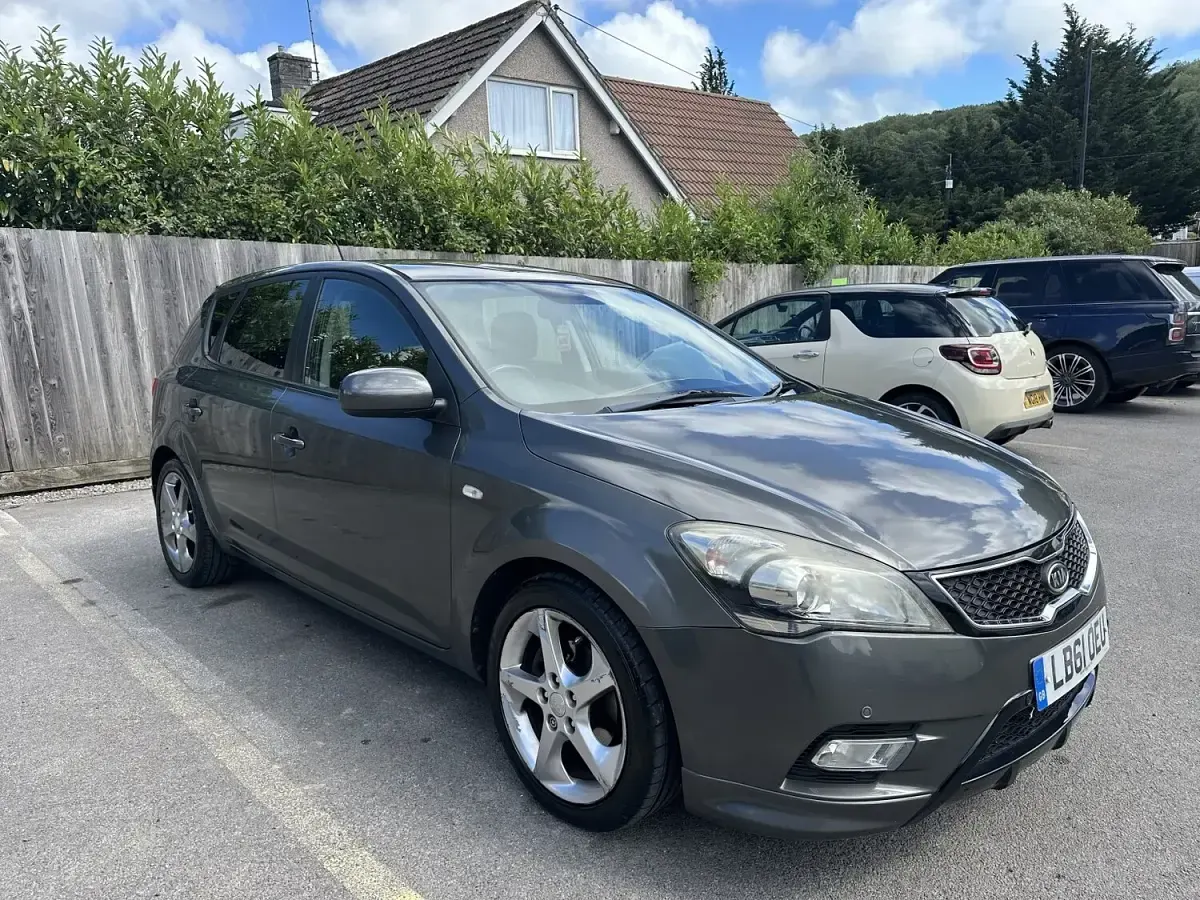 Used Kia Ceed 113 HP (83 kW) 2012 Grey Hatchback