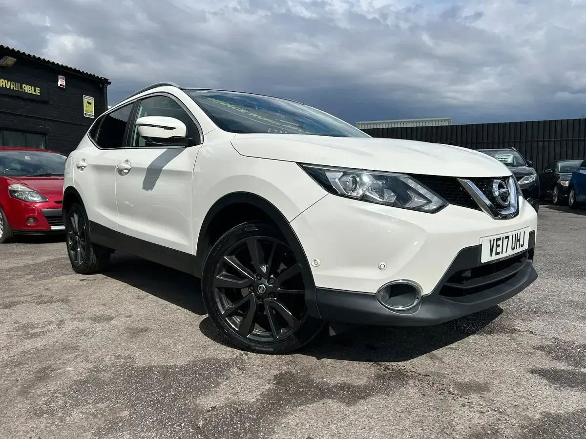 Used Nissan Qashqai Tekna 130 HP (95 kW) 2017 White SUV