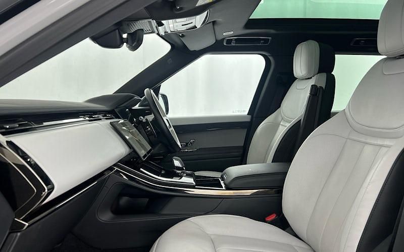 Used Land Rover Range Rover Sport SE Dynamic 300 HP (220 kW) 2025 SUV