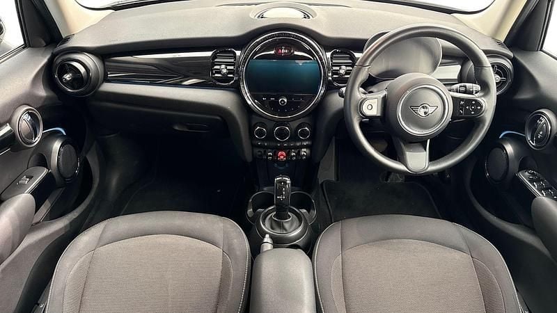 Used Mini Cooper Classic 134 HP (98 kW) 2024 White Hatchback