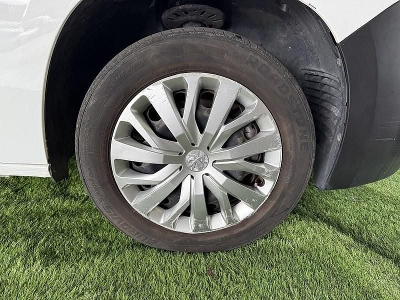 Used Peugeot Partner 100 HP (73 kW) 2019 White MPV