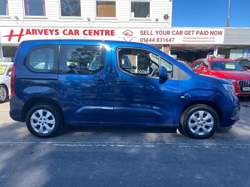 Second-hand Vauxhall Combo S 110 CP (80 kW) 2019 Albastru Monovolum
