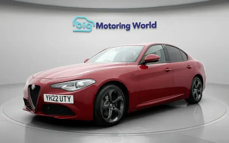 Used Alfa Romeo Giulia Sprint 280 HP (205 kW) 2021 Red Sedan