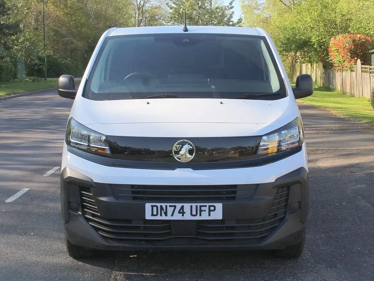 Used Vauxhall Vivaro S 120 HP (88 kW) 2024 White MPV