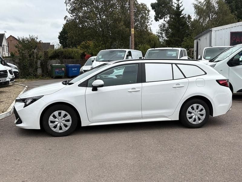 Used Toyota Corolla 125 HP (91 kW) 2023 White Van