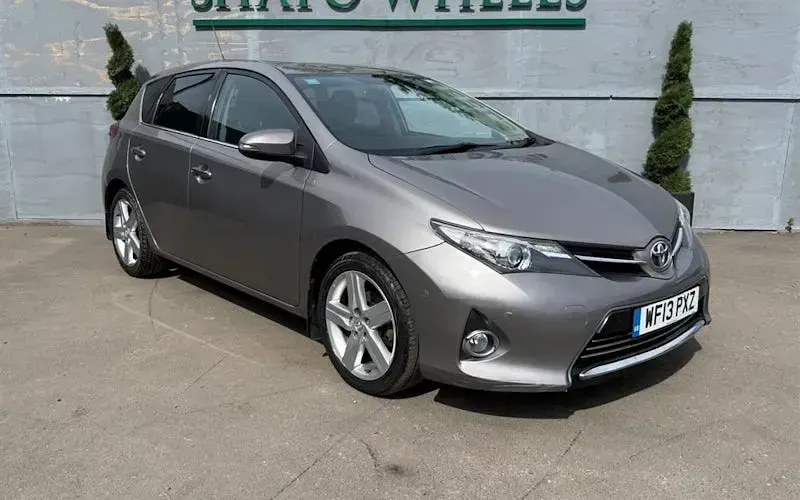 Usado Toyota Auris Multidrive S 132 HP (97 kW) 2014 Citadino