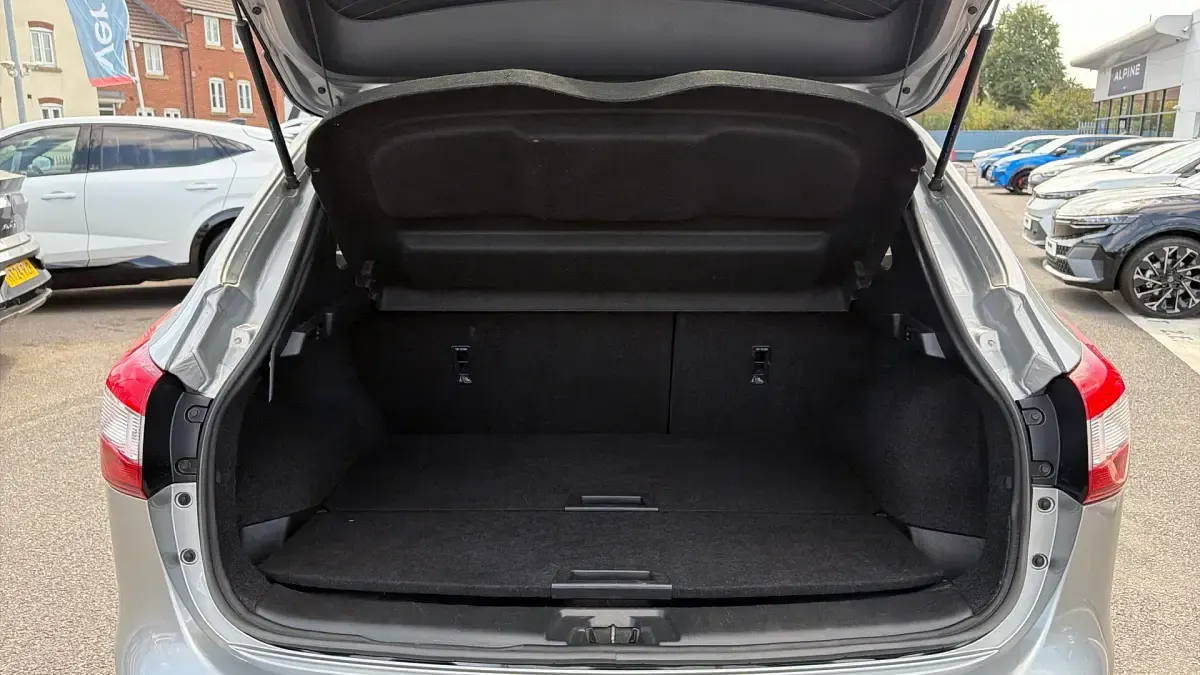 Used Nissan Qashqai N-TEC 110 HP (80 kW) 2015 Silver SUV
