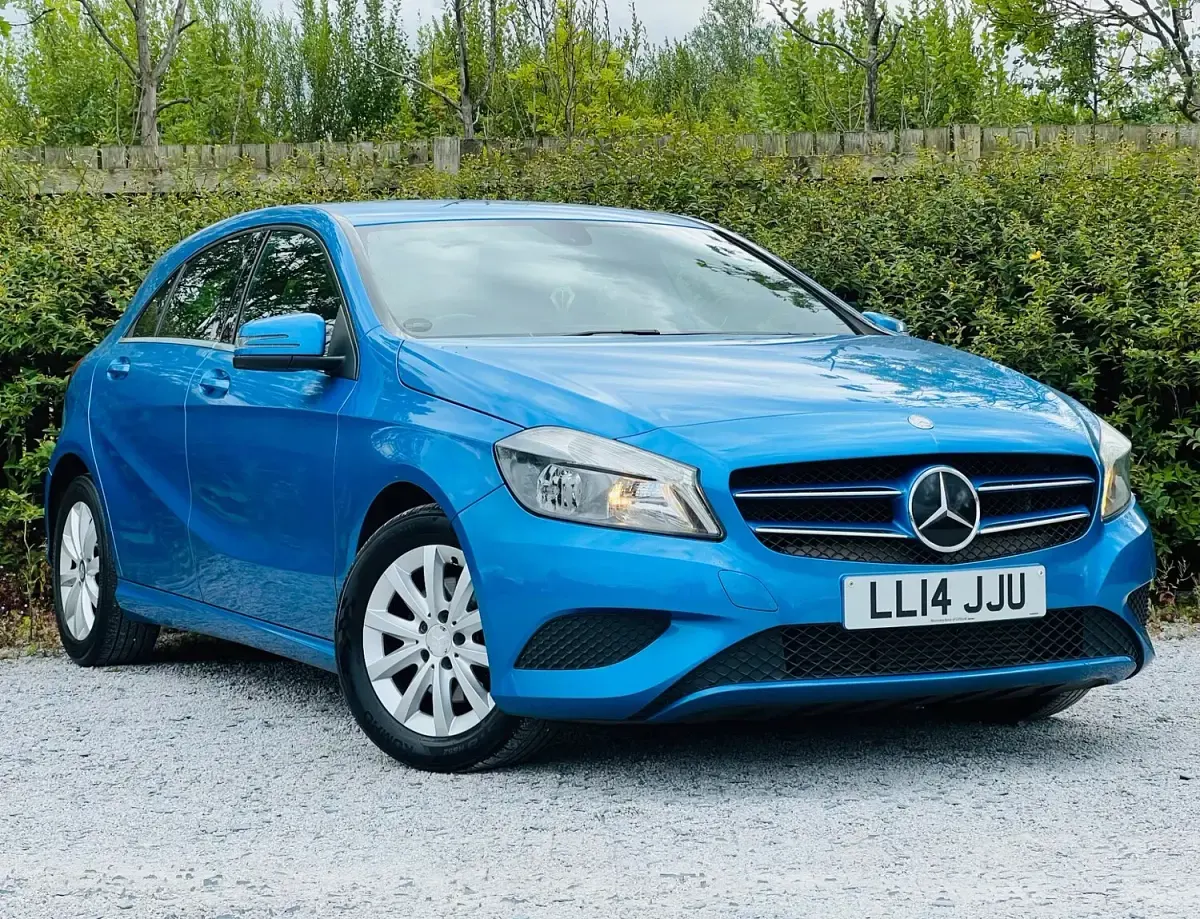 Used Mercedes A180 SE 2014 Blue Hatchback