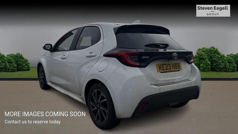 Used Toyota Yaris Hybrid Design 2023 White Hatchback