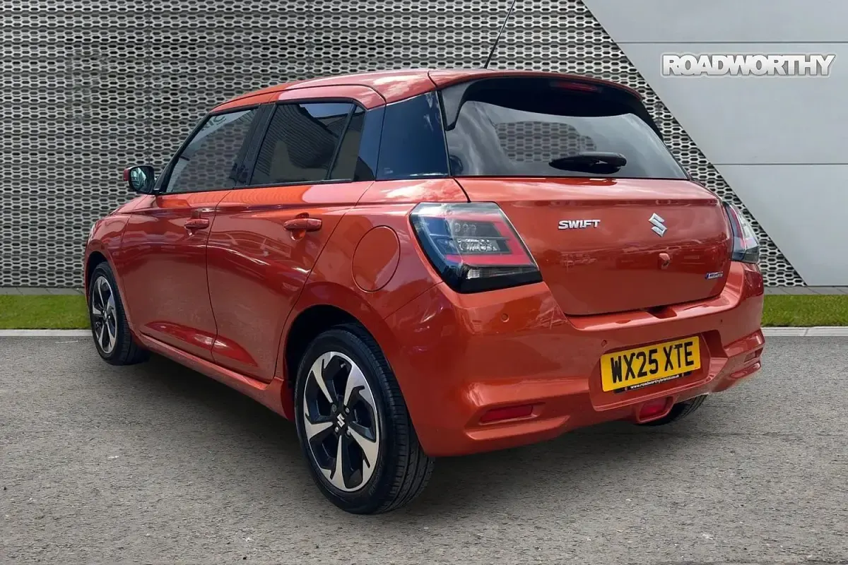 Używany Suzuki Swift 2025 Pomarańczowy Hatchback